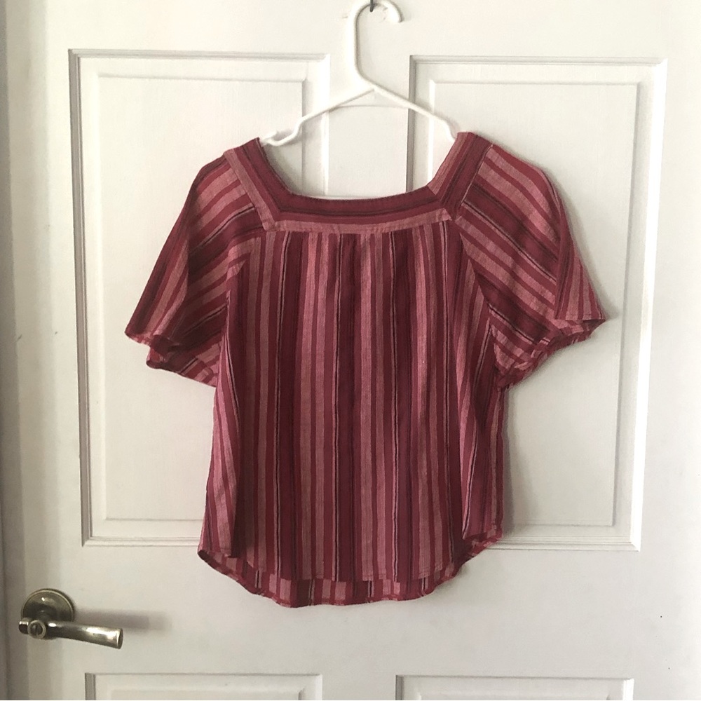 Cute vintage look trapeze top with flutter sleeves